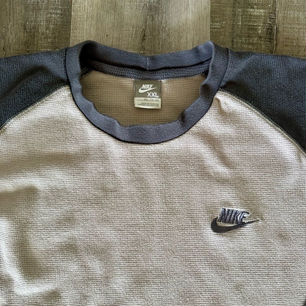 Nike Men's Gray Raglan Shirt - Picture 2 of 2